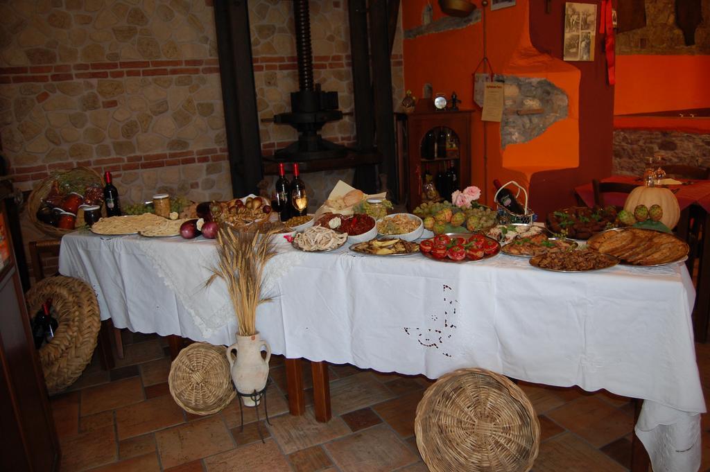 Agriturismo Parra Santa Lucia del Mela Exteriör bild