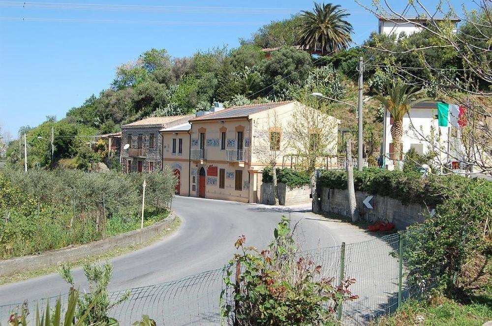 Agriturismo Parra Santa Lucia del Mela Exteriör bild