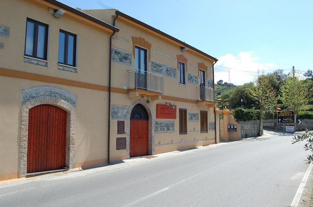 Agriturismo Parra Santa Lucia del Mela Exteriör bild